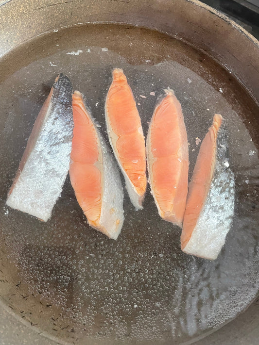 【プロが解説】鮭（サーモン）を茹でるメリットとは？さけ・しゃけを離乳食やダイエットでふっくら仕上げるコツ