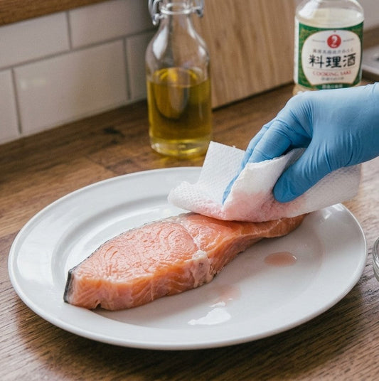 なぜ鮭がパサつく？失敗しない焼き方の裏技と皮がくっつかないプロのテクニック
