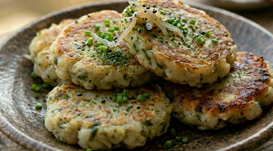 【離乳食後期】塩抜きなしで手づかみおやつも一瞬！カミカミ期を豊かにする「しらすポテトおやき」と絶品幼児食レシピ3選
